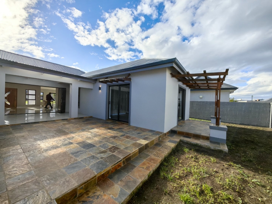 To Let 4 Bedroom Property for Rent in Blue Mountain Village Western Cape